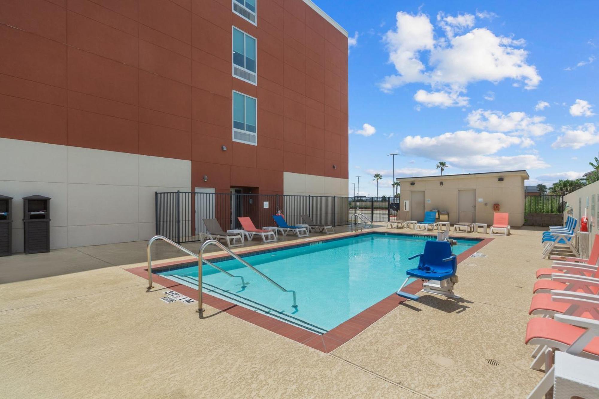 Holiday Inn Express & Suites - Houston Nasa - Boardwalk Area By Ihg Seabrook Exterior foto